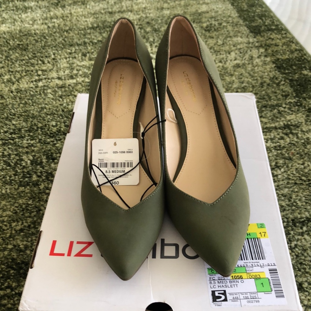 Size 8 1/2M Liz Claiborne green pump